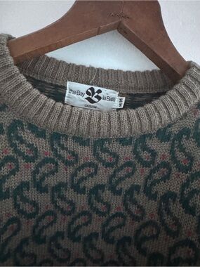 The bay vintage crew neck virgin wool size medium